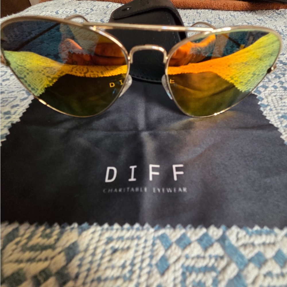 Diff Eyewear Gold Aviator Sunglasses